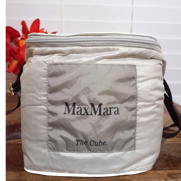 MaxMara The‎ Cube Minimalist Lightweight Neutral Color  Bag 6"W×6"H - Picture 9 of 9